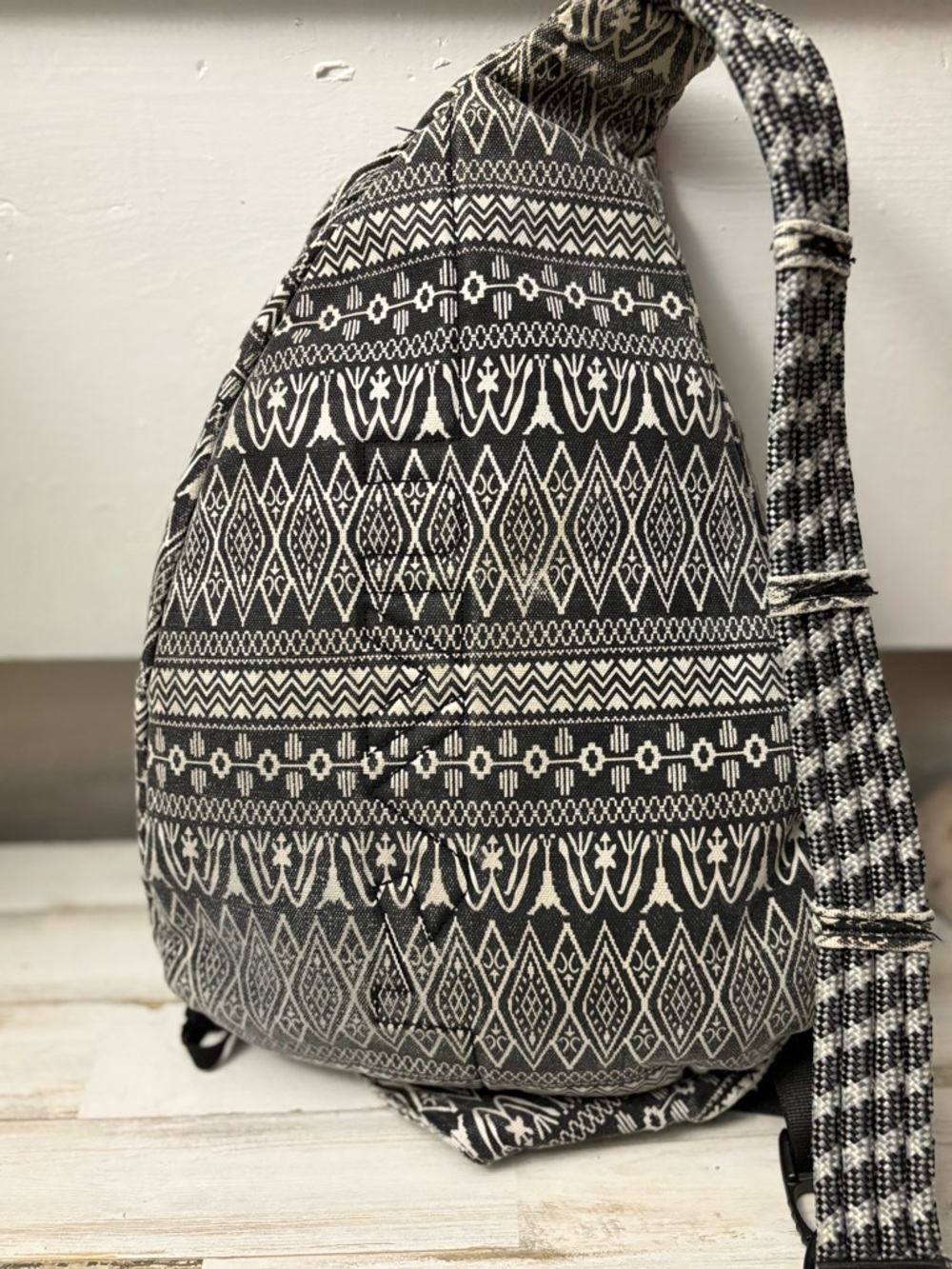 KAVU Black & White Geometric Pattern Sling Satchel - Picture 3 of 4